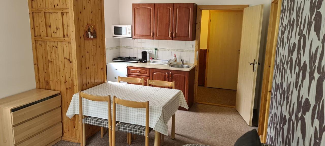 Pony Apartment *